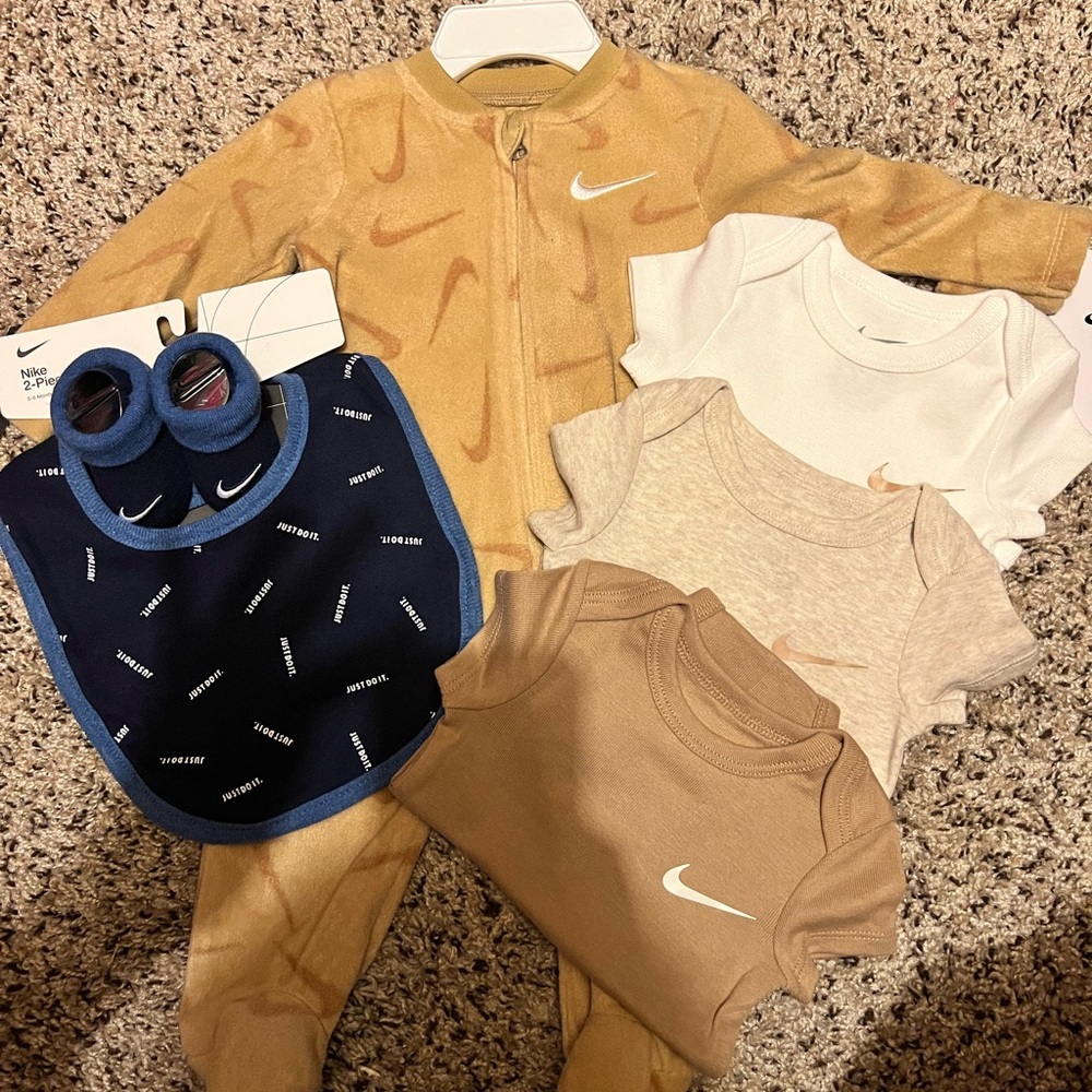 New With Tags Nike Tan and Cream Sleeper, onesies and matching bib and socks. 3M